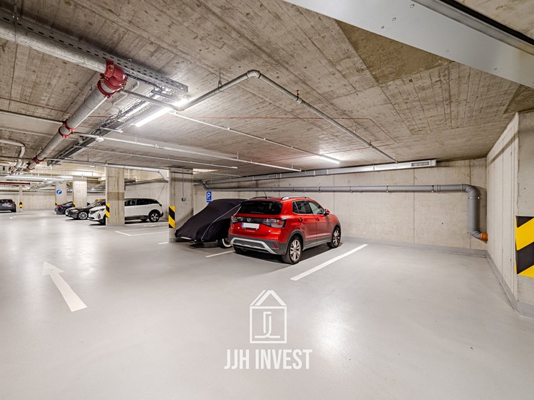 Pronájem garážového stání 15 m² - foto 1