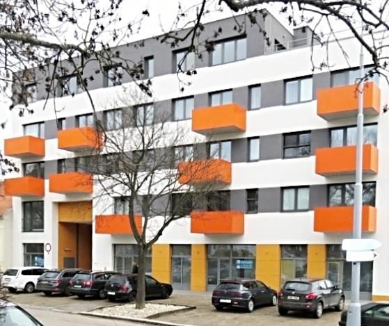 Pronájem garážového stání 13 m² - foto 1