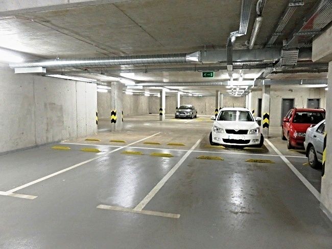 Pronájem garážového stání 13 m² - foto 4