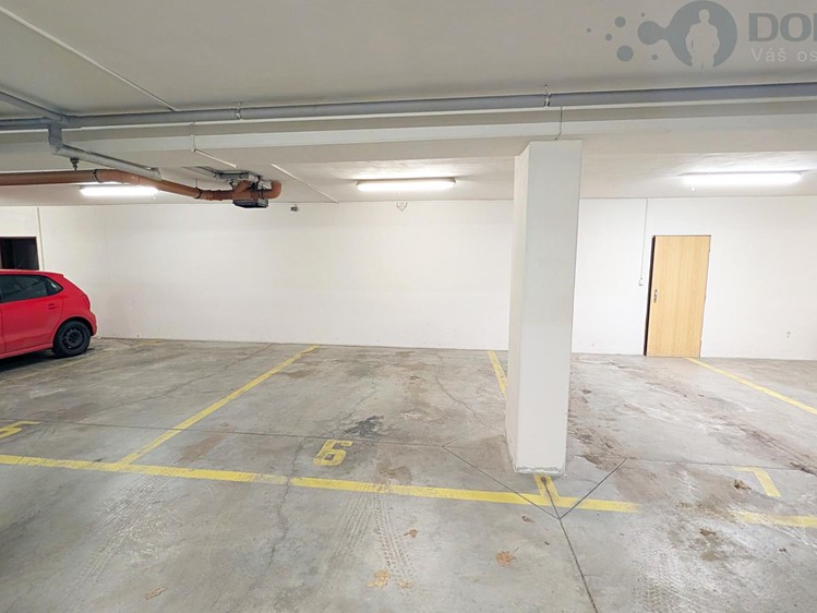 Pronájem garážového stání 14 m² - foto 1