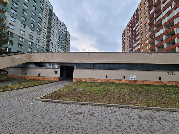 Pronájem garážového stání 13 m² - foto 4