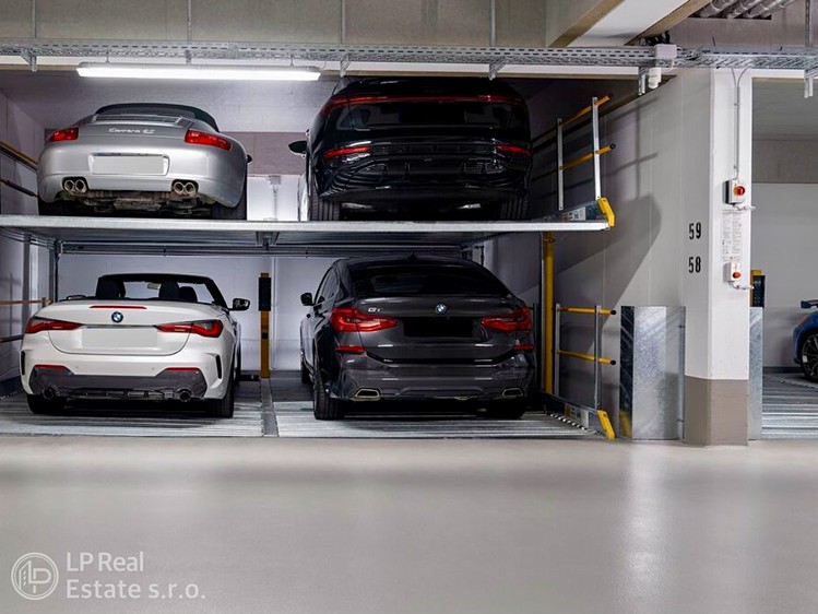 Pronájem garážového stání 15 m² - foto 2
