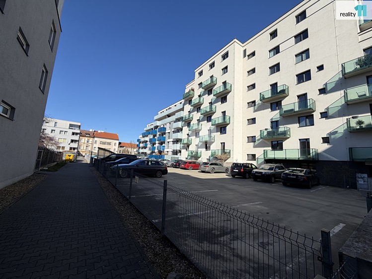 Pronájem garážového stání 12 m² - foto 3