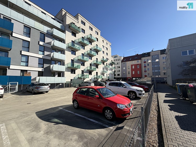 Pronájem garážového stání 12 m² - foto 4