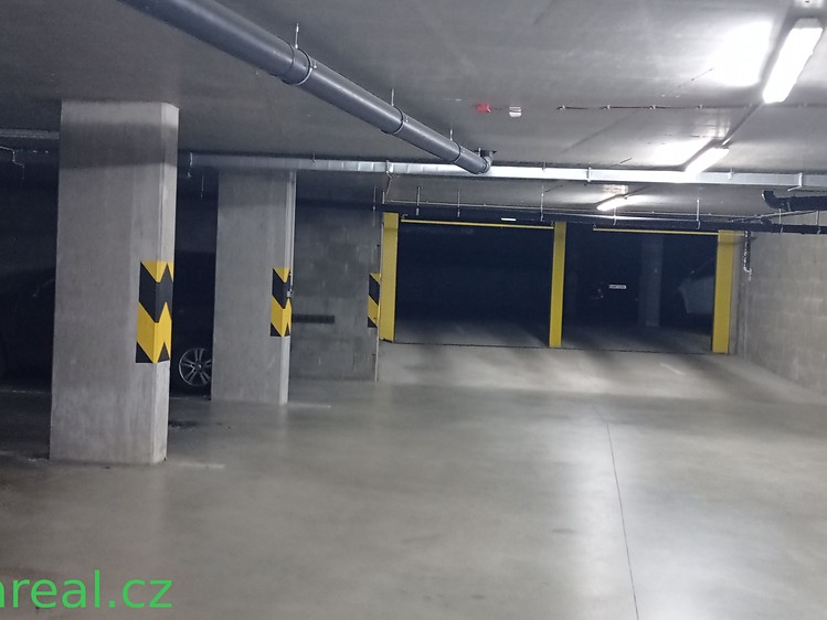 Pronájem garážového stání 16 m² - foto 2