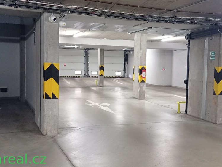 Pronájem garážového stání 16 m² - foto 1