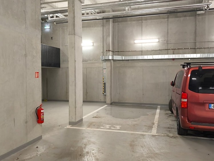 Pronájem garážového stání 17 m² - foto 2