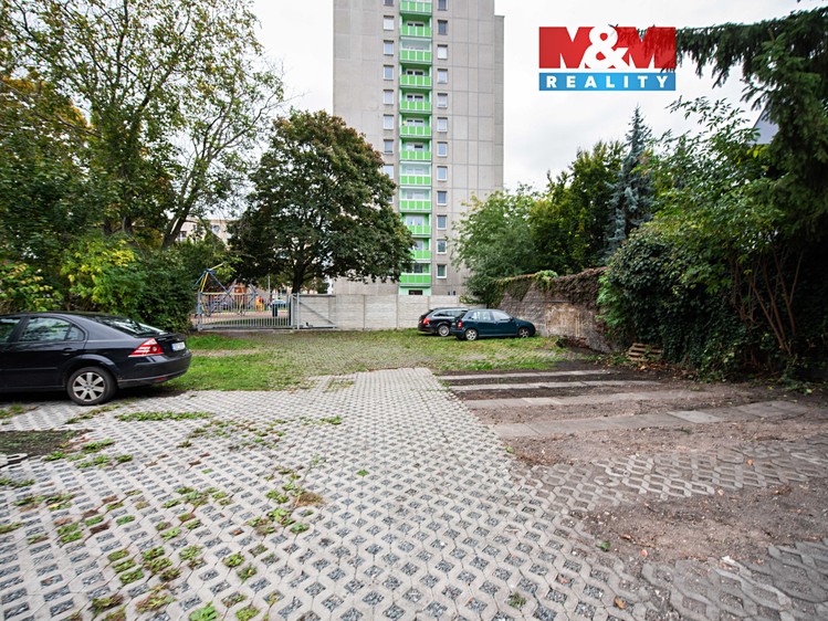 Pronájem garážového stání 400 m² - foto 1