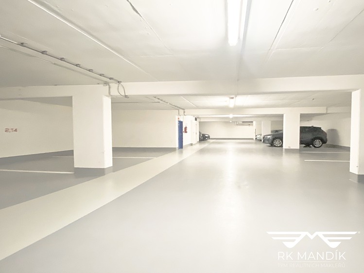 Pronájem garážového stání 10 m² - foto 2