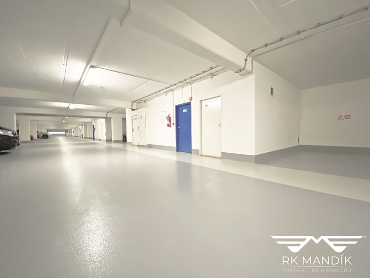 Pronájem garážového stání 10 m² - foto 4