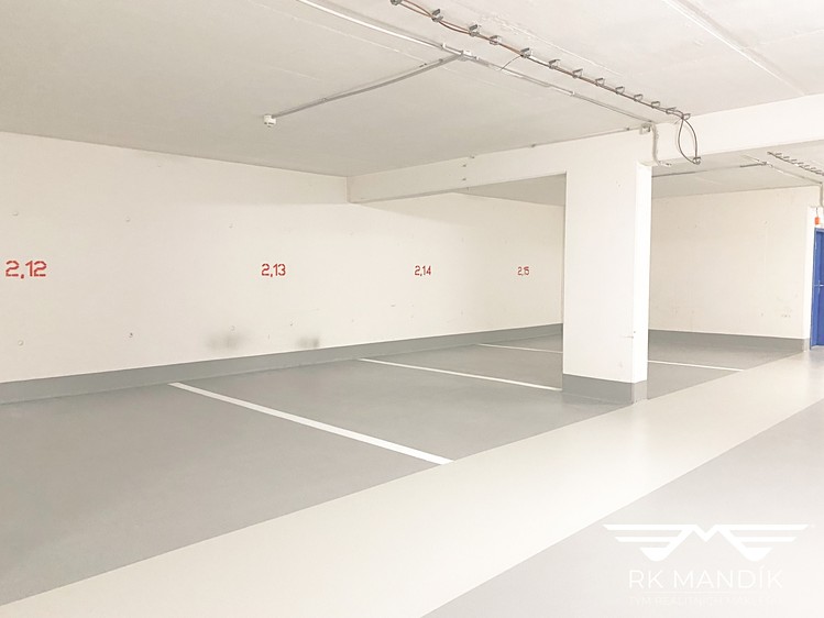 Pronájem garážového stání 10 m² - foto 3