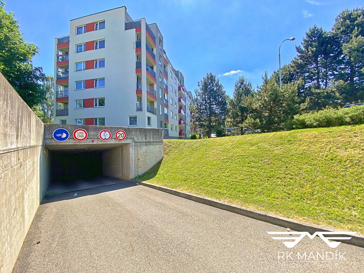 Pronájem garážového stání 10 m² - foto 1