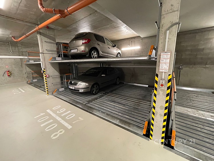 Pronájem garážového stání 13 m² - foto 2