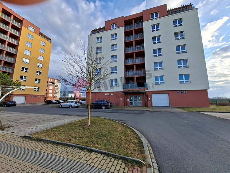 Pronájem garážového stání 12 m² - foto 1