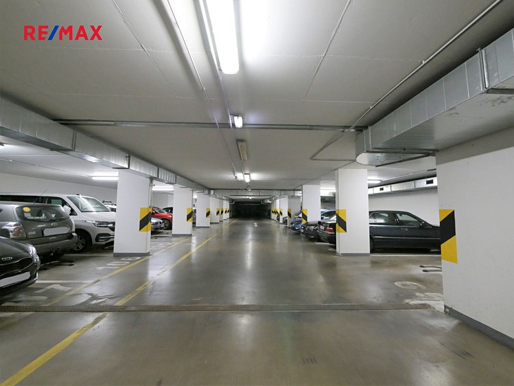 Pronájem garážového stání 16 m² - foto 2