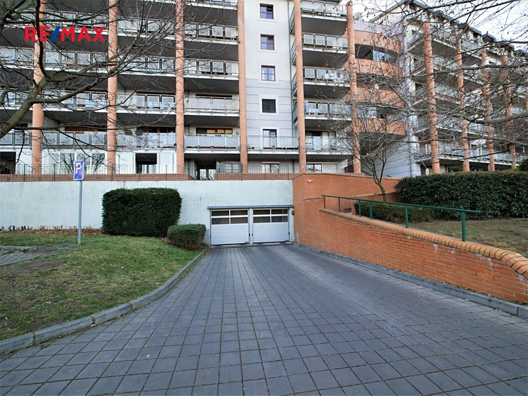 Pronájem garážového stání 16 m² - foto 3