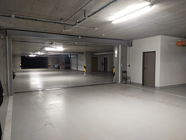 Pronájem garážového stání 14 m² - foto 2