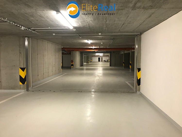 Pronájem garážového stání 14 m² - foto 4