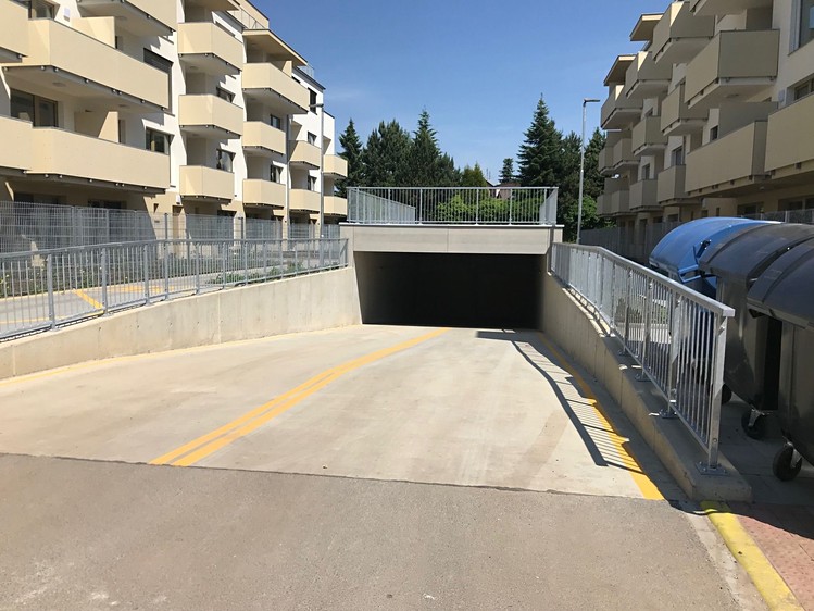 Pronájem garážového stání 14 m² - foto 1