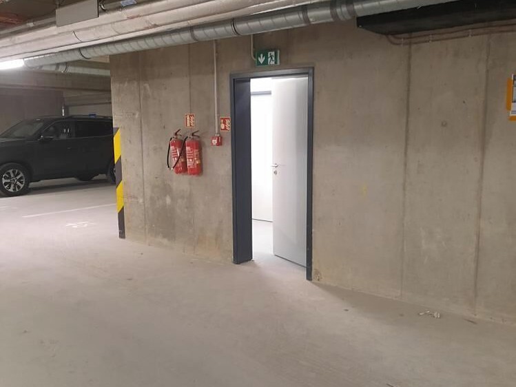 Pronájem garážového stání 21 m² - foto 2