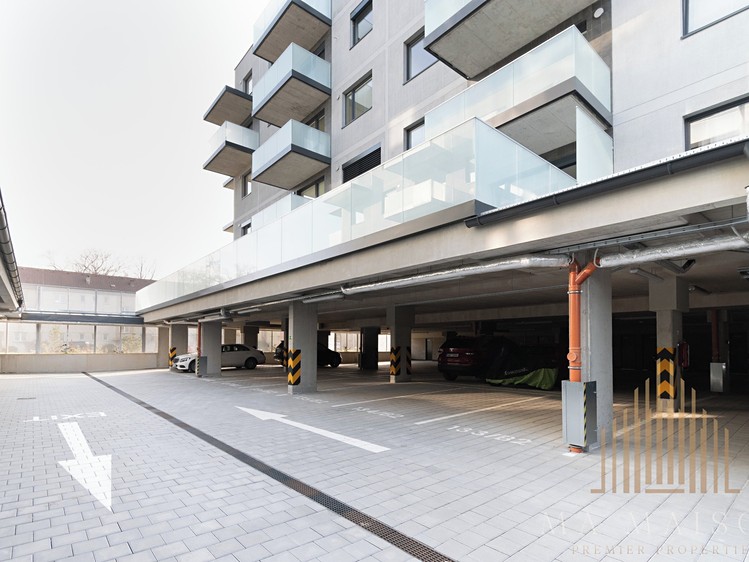 Pronájem garážového stání 13 m² - foto 2