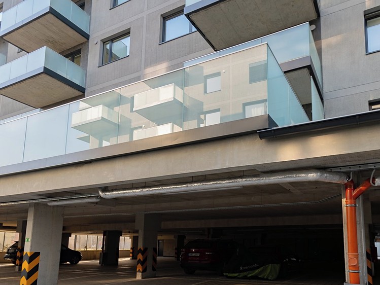 Pronájem garážového stání 13 m² - foto 1