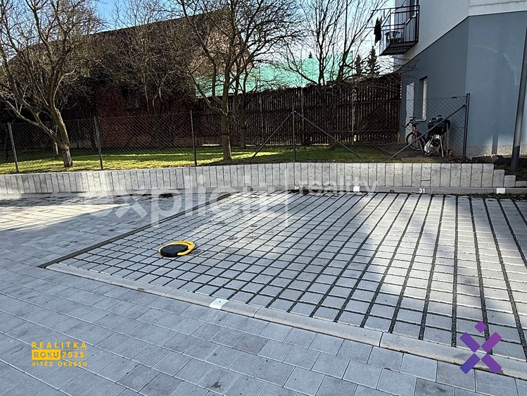 Pronájem garážového stání 13 m² - foto 3