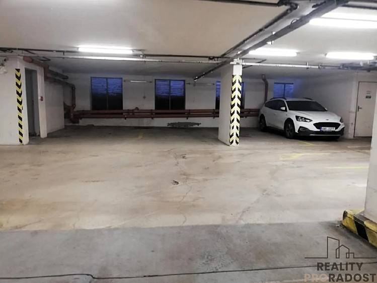 Pronájem garážového stání 17 m² - foto 3