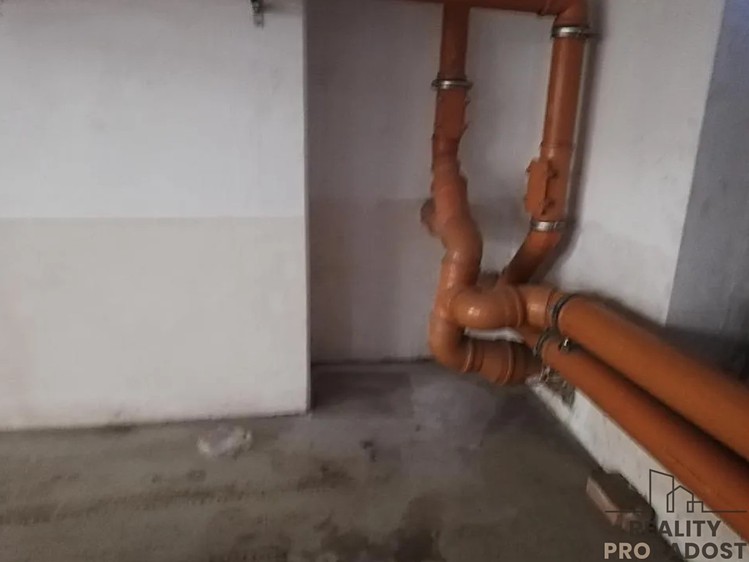Pronájem garážového stání 17 m² - foto 7