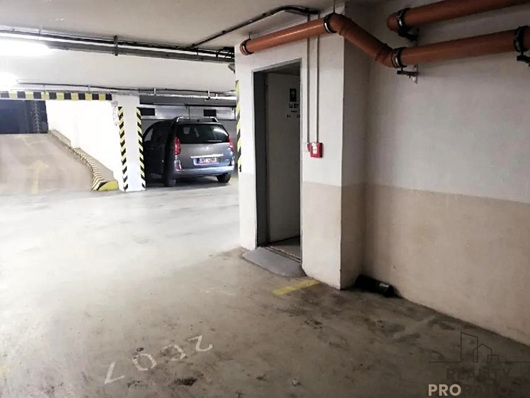 Pronájem garážového stání 17 m² - foto 6
