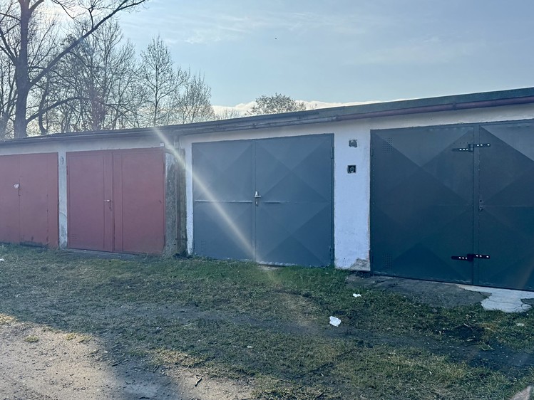 Pronájem garáže 16 m² - foto 1