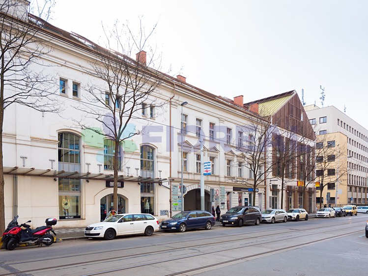 Pronájem garážového stání 18 m² - foto 4