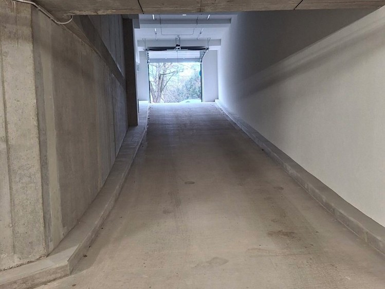 Pronájem garážového stání 15 m² - foto 2