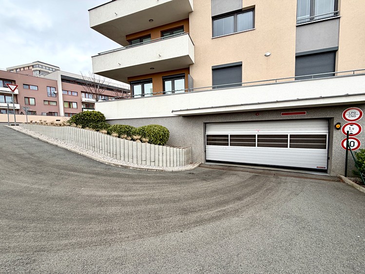 Pronájem garážového stání 16 m² - foto 1