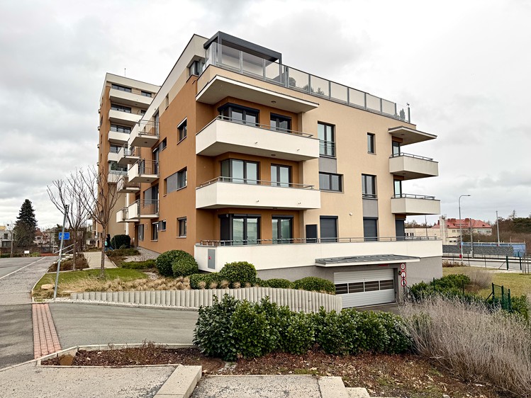 Pronájem garážového stání 16 m² - foto 3