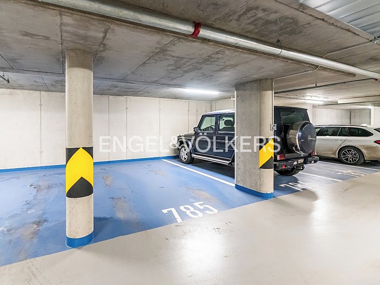 Pronájem garážového stání 16 m² - foto 1