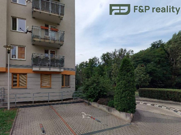 Pronájem garážového stání 12 m² - foto 3