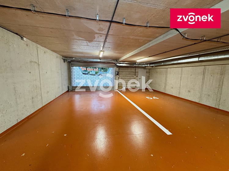 Pronájem garážového stání 18 m² - foto 1
