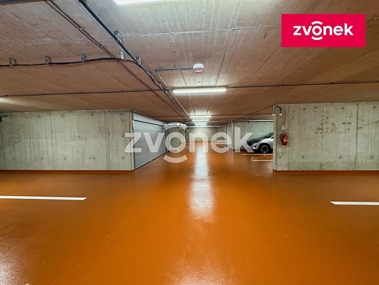 Pronájem garážového stání 18 m² - foto 3