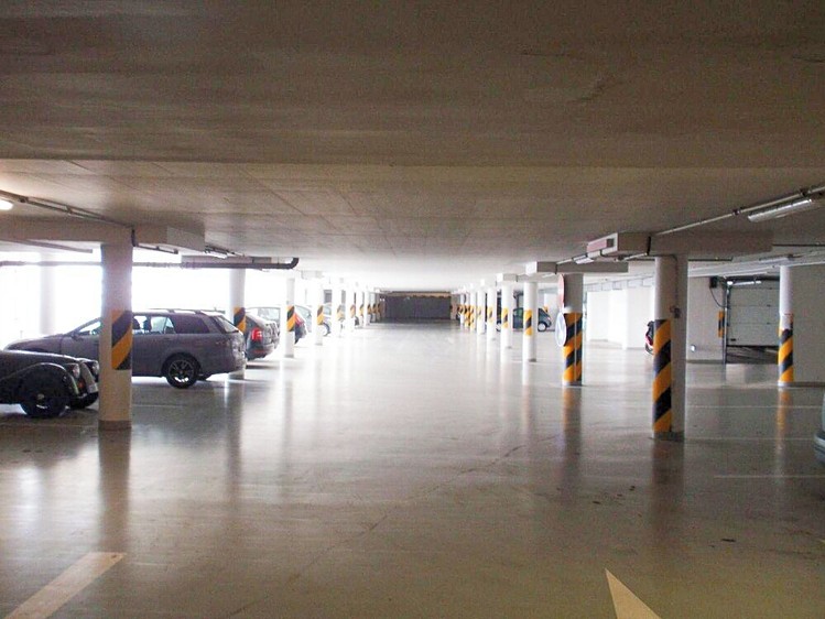 Pronájem garážového stání 12 m² - foto 1