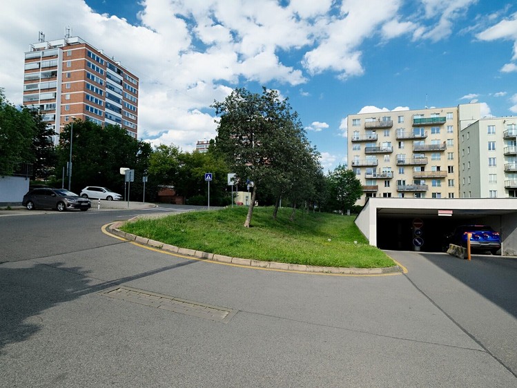 Pronájem garážového stání 12 m² - foto 5
