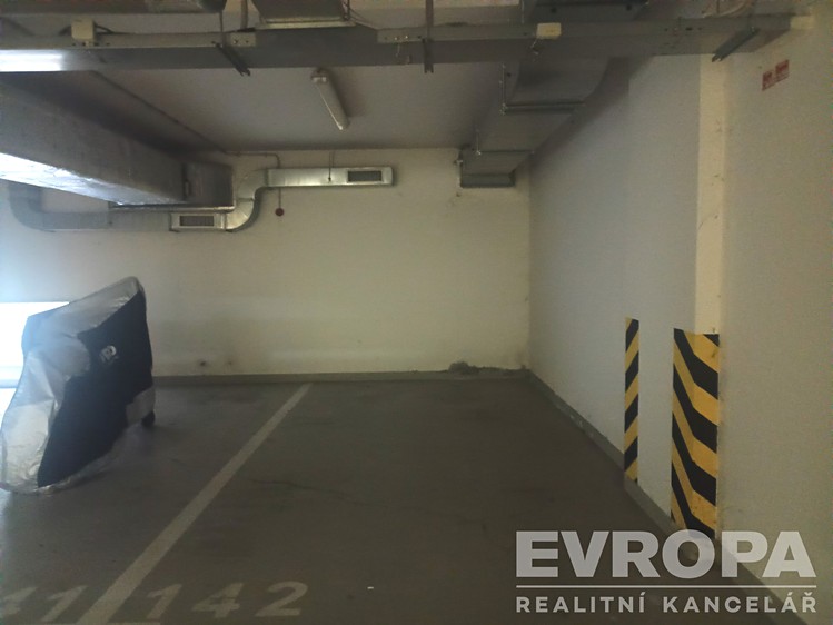 Pronájem garážového stání 18 m² - foto 2