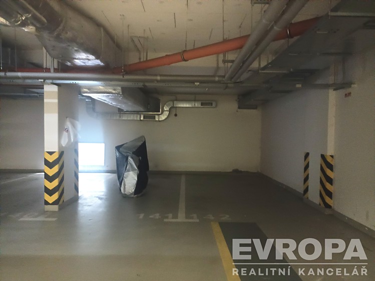 Pronájem garážového stání 18 m² - foto 3