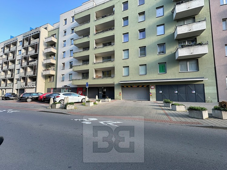 Pronájem garážového stání 15 m² - foto 4