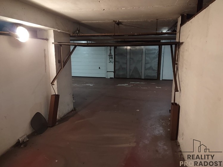 Pronájem garáže 15 m² - foto 1