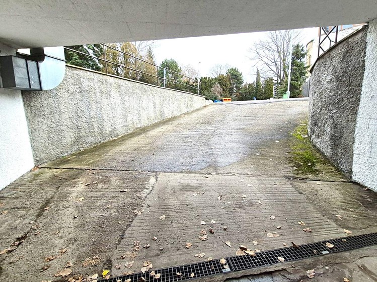 Pronájem garážového stání 16 m² - foto 4