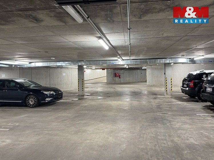 Pronájem garážového stání 18 m² - foto 3