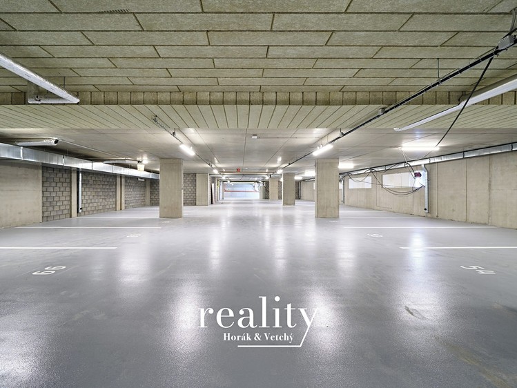 Pronájem garážového stání 18 m² - foto 3