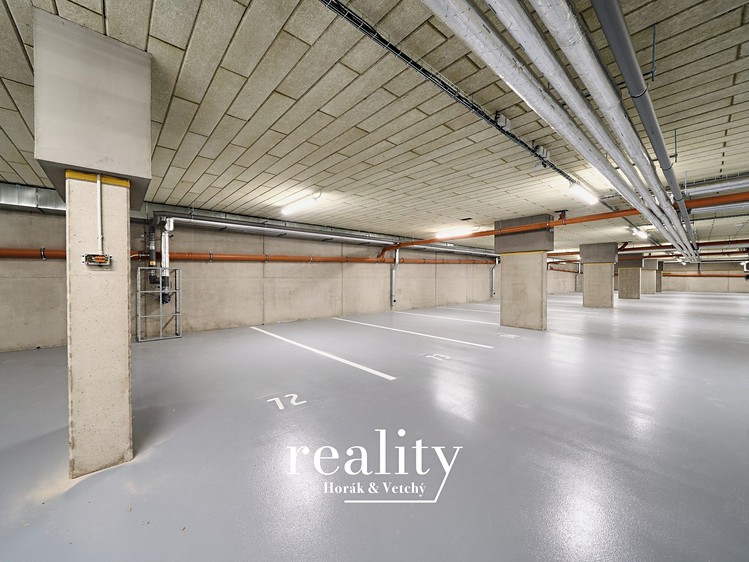 Pronájem garážového stání 18 m² - foto 4