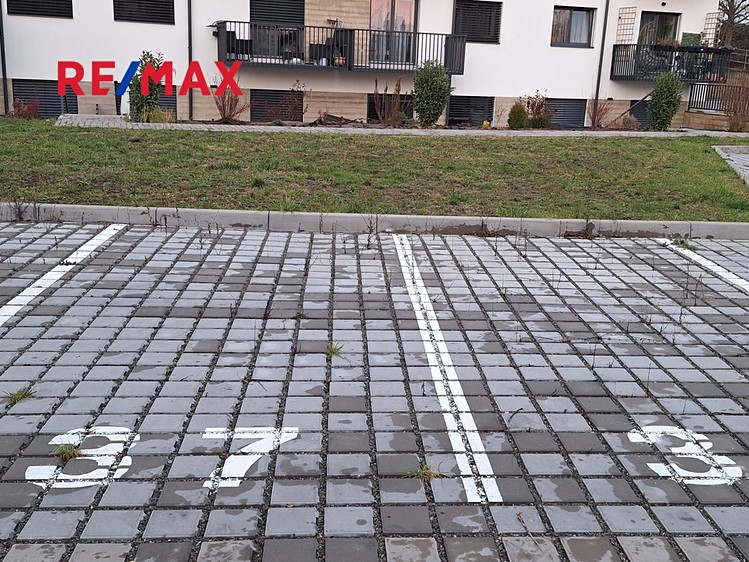 Pronájem garážového stání 15 m² - foto 4